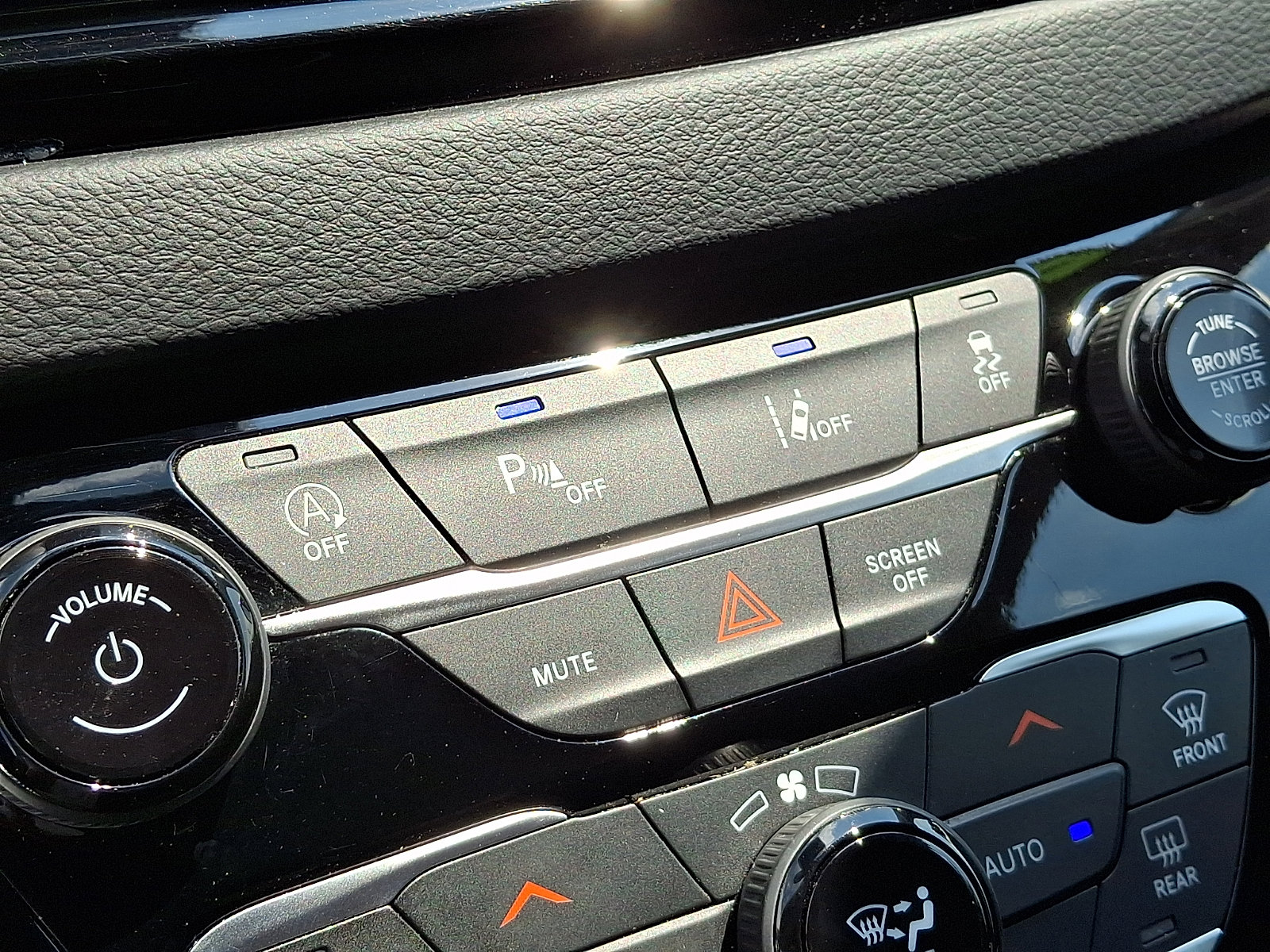 Used 2024 Chrysler Pacifica Touring-L FWD image 29