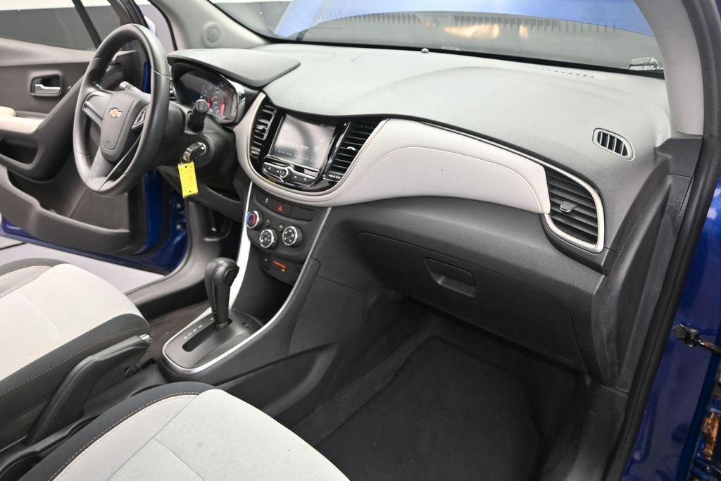 Used 2017 Chevrolet Trax LS FWD image 28