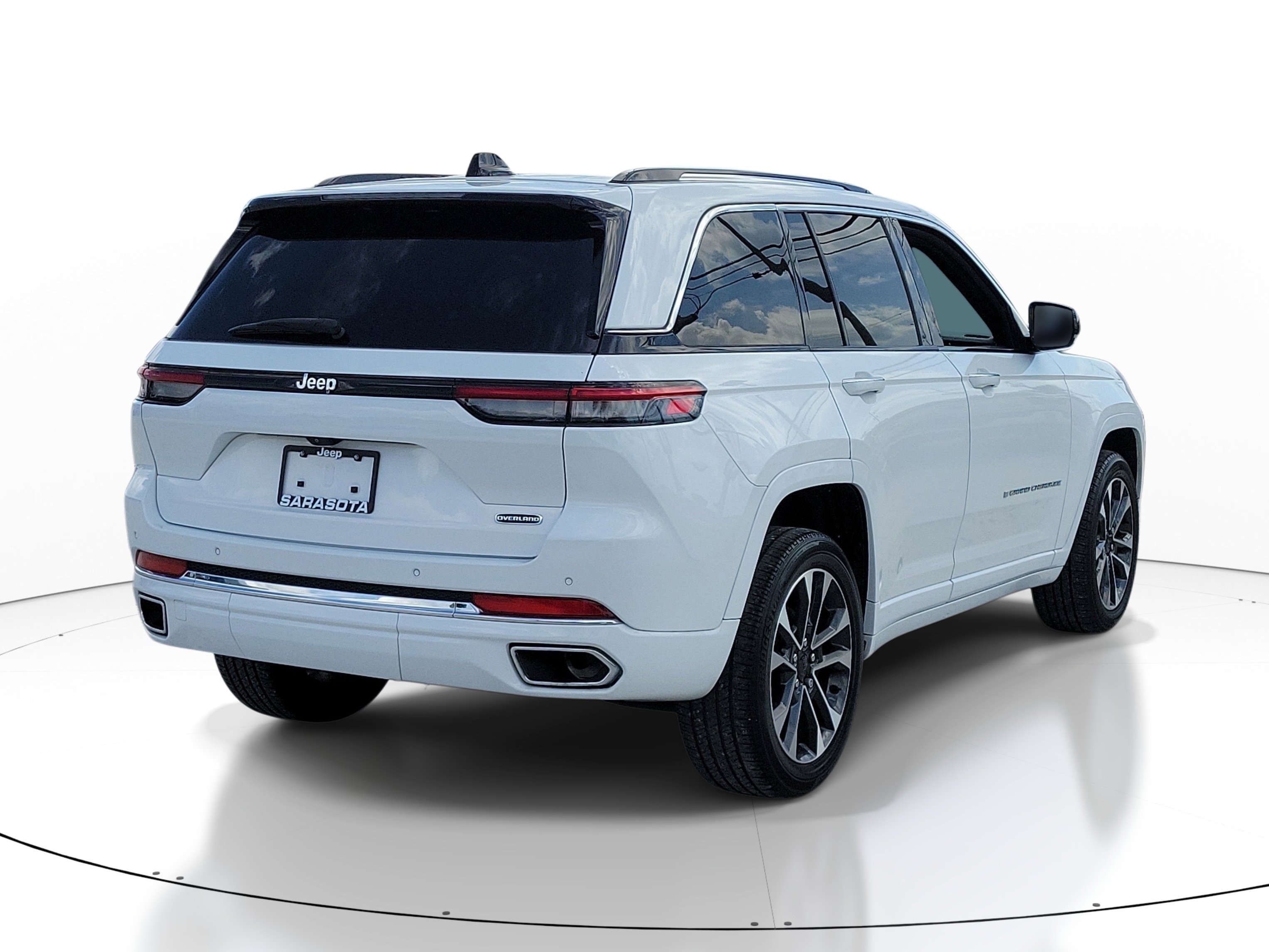 Used 2023 Jeep Grand Cherokee Overland w/ Trailer Tow Prep Group (B) RWD image 6