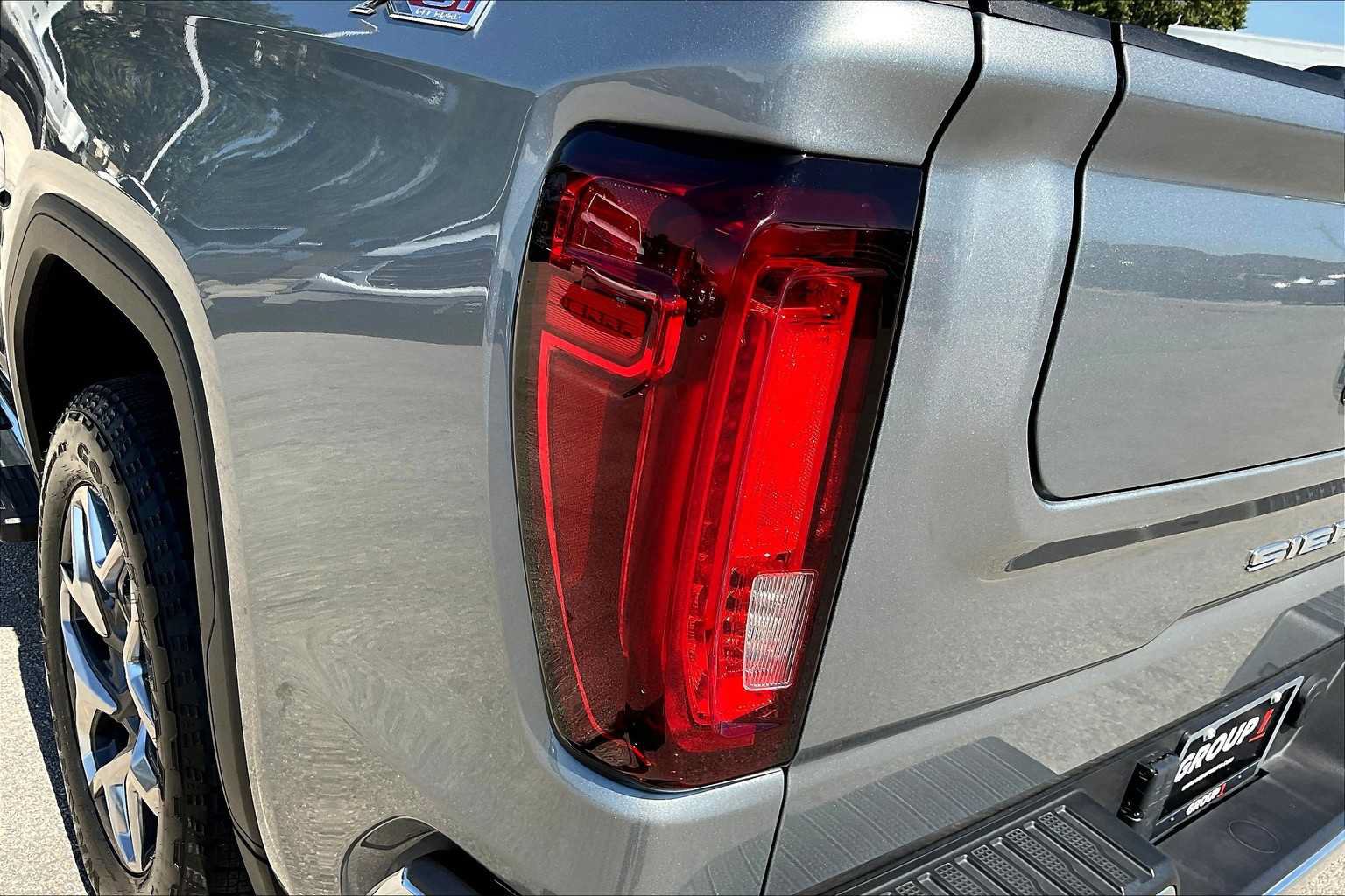 Used 2025 GMC Sierra 1500 SLT AWD/4WD image 29