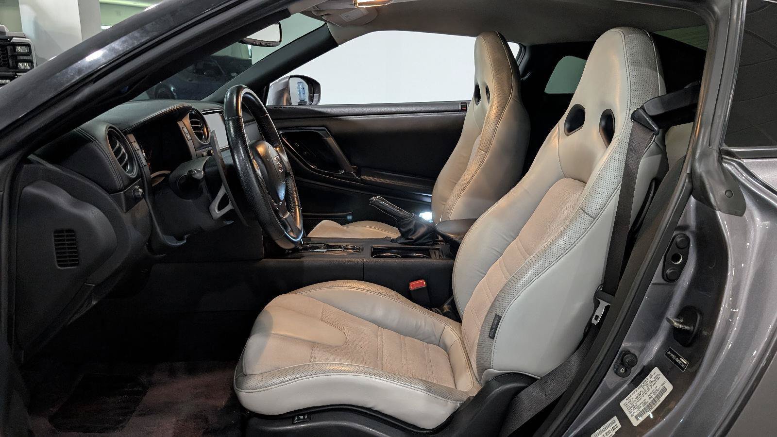 Used 2013 Nissan GT-R Black Edition AWD/4WD image 4