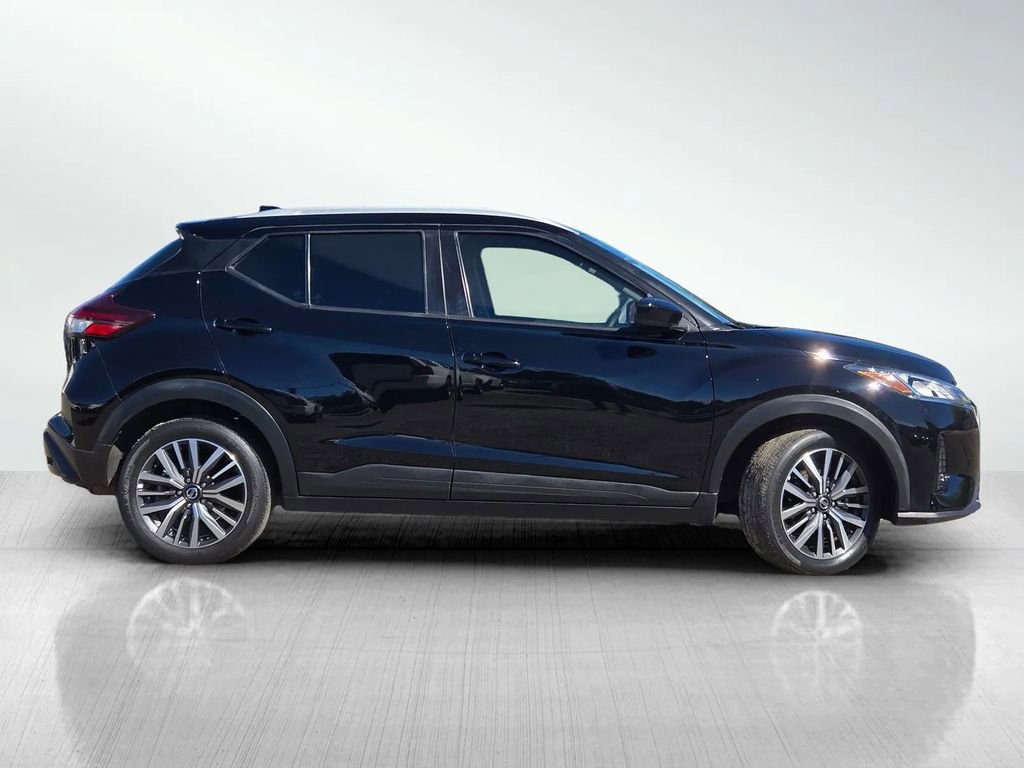 Used 2021 Nissan Kicks SV image 3