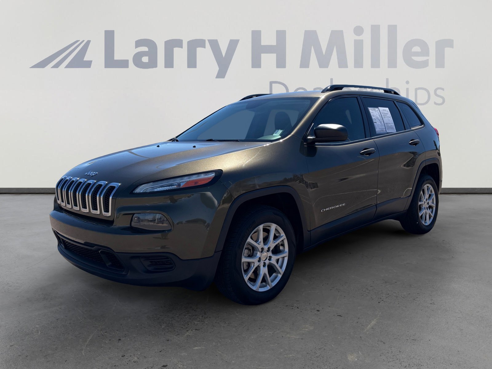Used 2015 Jeep Cherokee Sport w/ Sport Appearance Group