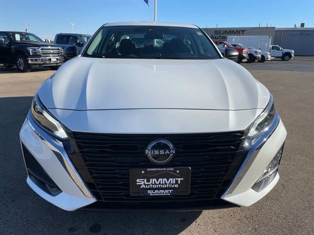 Used 2024 Nissan Altima 2.5 SV FWD image 25