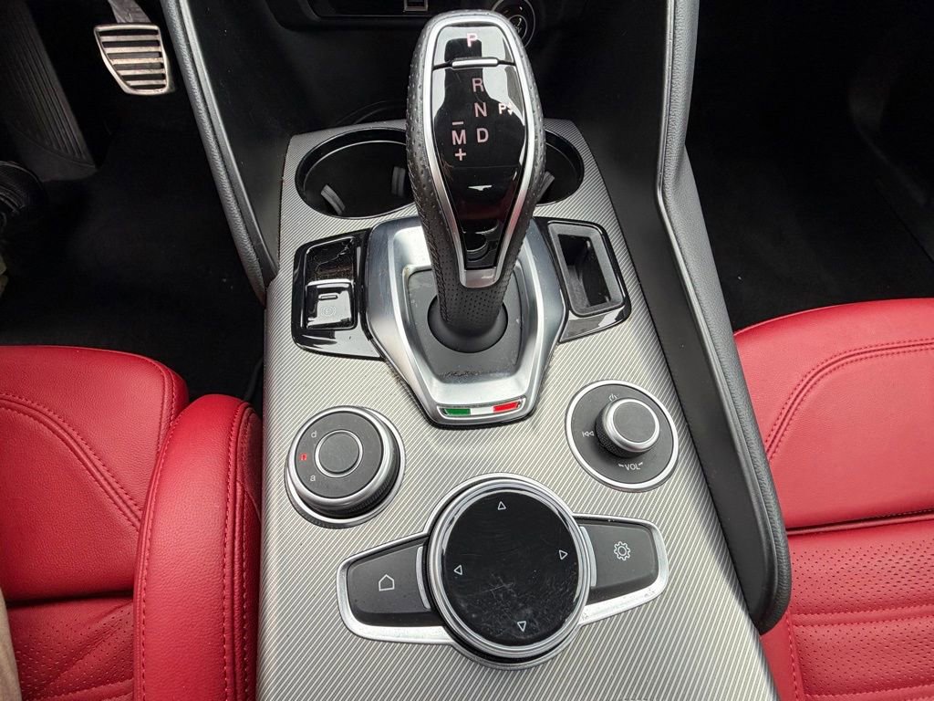 Used 2025 Alfa Romeo Giulia AWD w/ Veloce Package AWD image 26