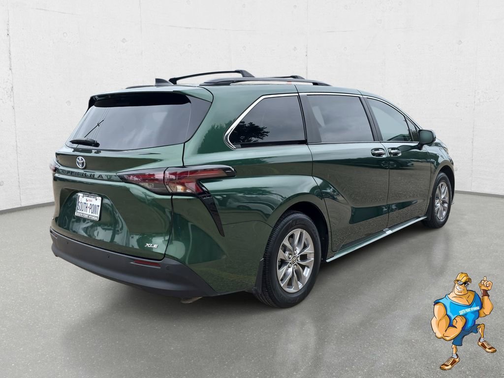 Used 2025 Toyota Sienna XLE FWD image 5