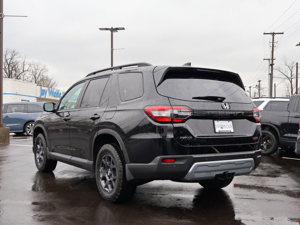 Certified 2025 Honda Pilot TrailSport image 5