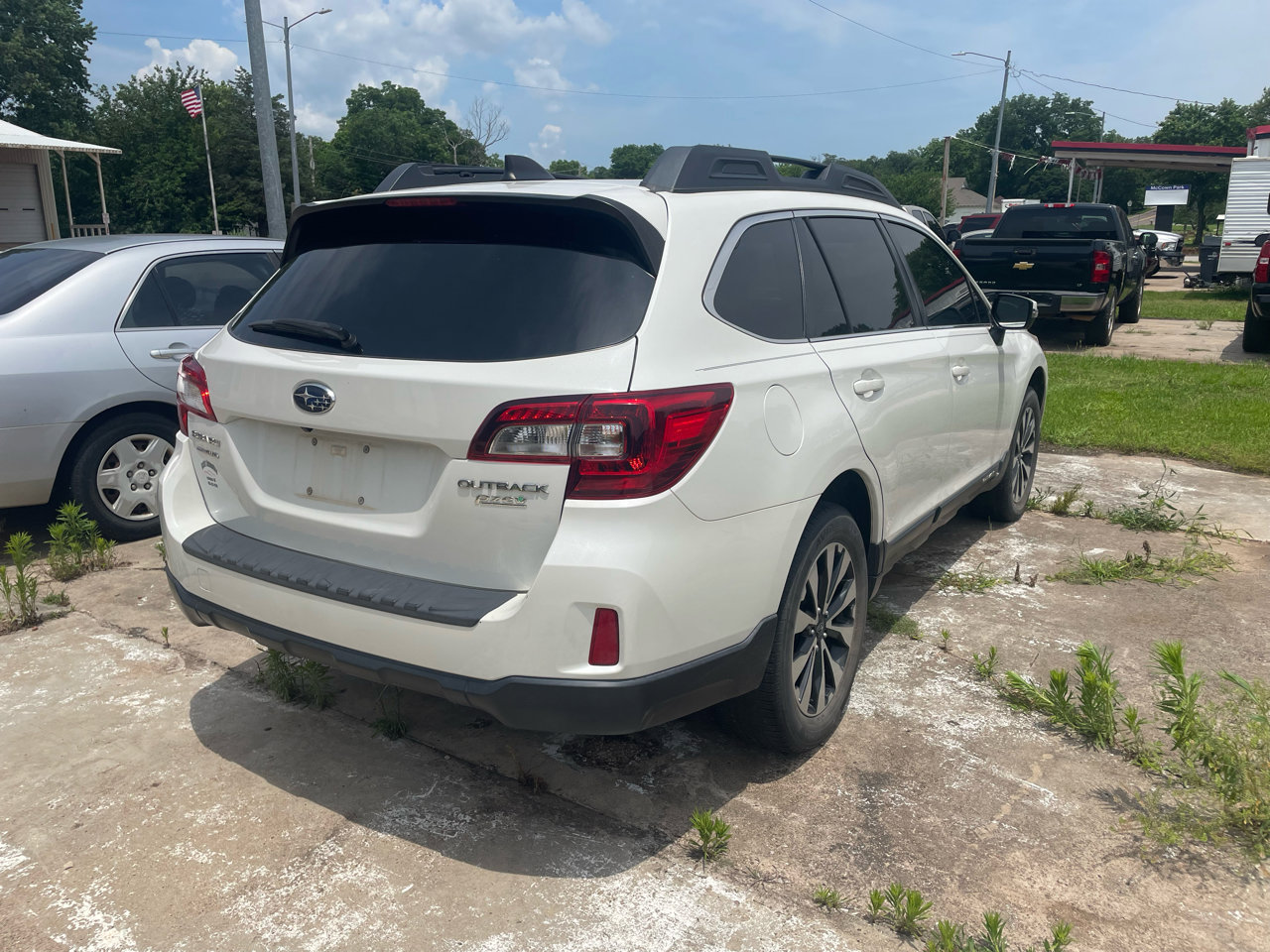 Used 2017 Subaru Outback 2.5i Limited image 3