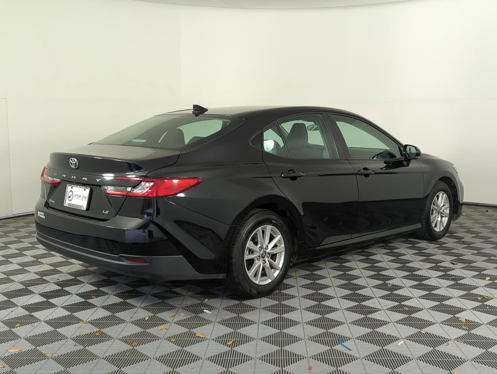 Used 2025 Toyota Camry LE FWD image 5