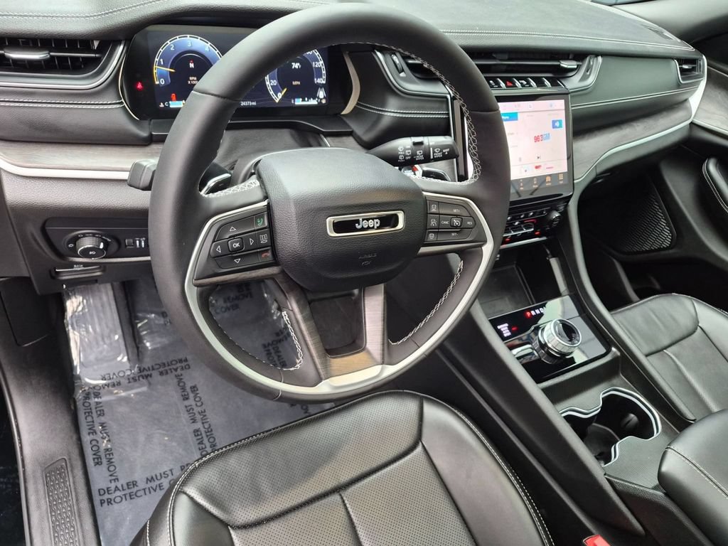 Used 2024 Jeep Grand Cherokee Limited w/ Luxury Tech Group II AWD/4WD image 12