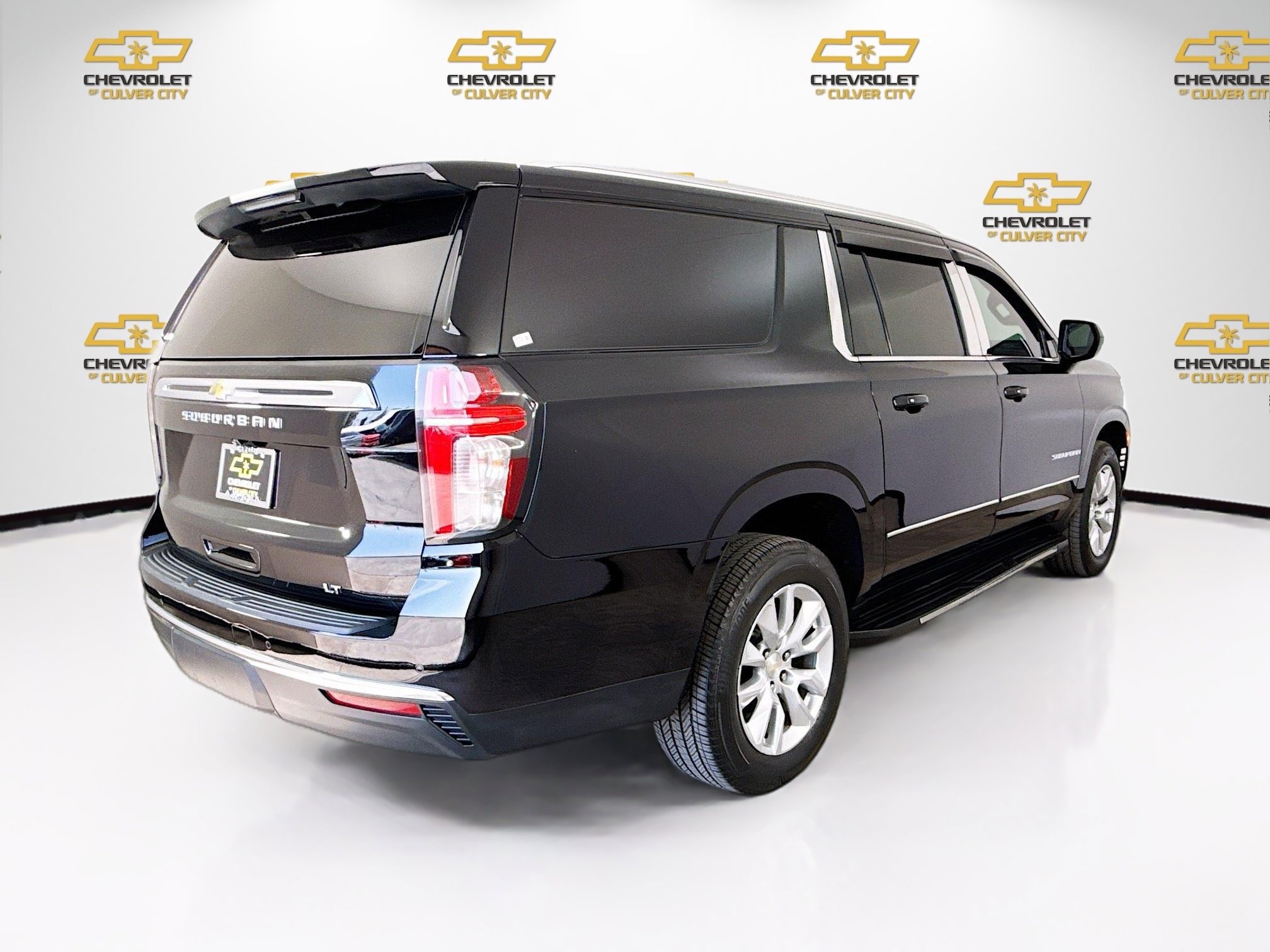 Used 2022 Chevrolet Suburban LT image 6