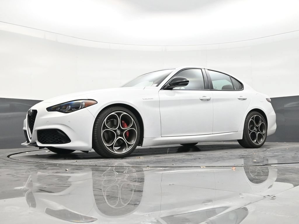 Used 2024 Alfa Romeo Giulia Veloce RWD image 20