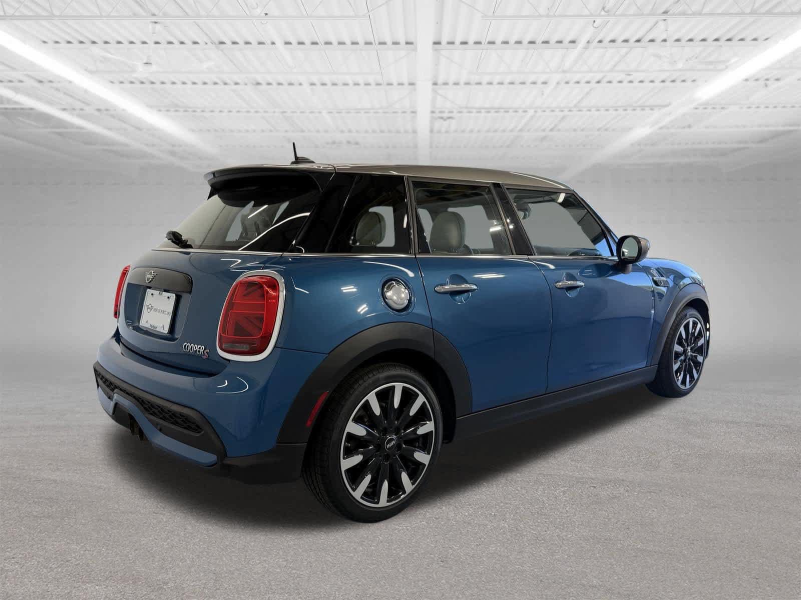 Used 2024 MINI Cooper S w/ Signature Upholstery Package FWD image 6