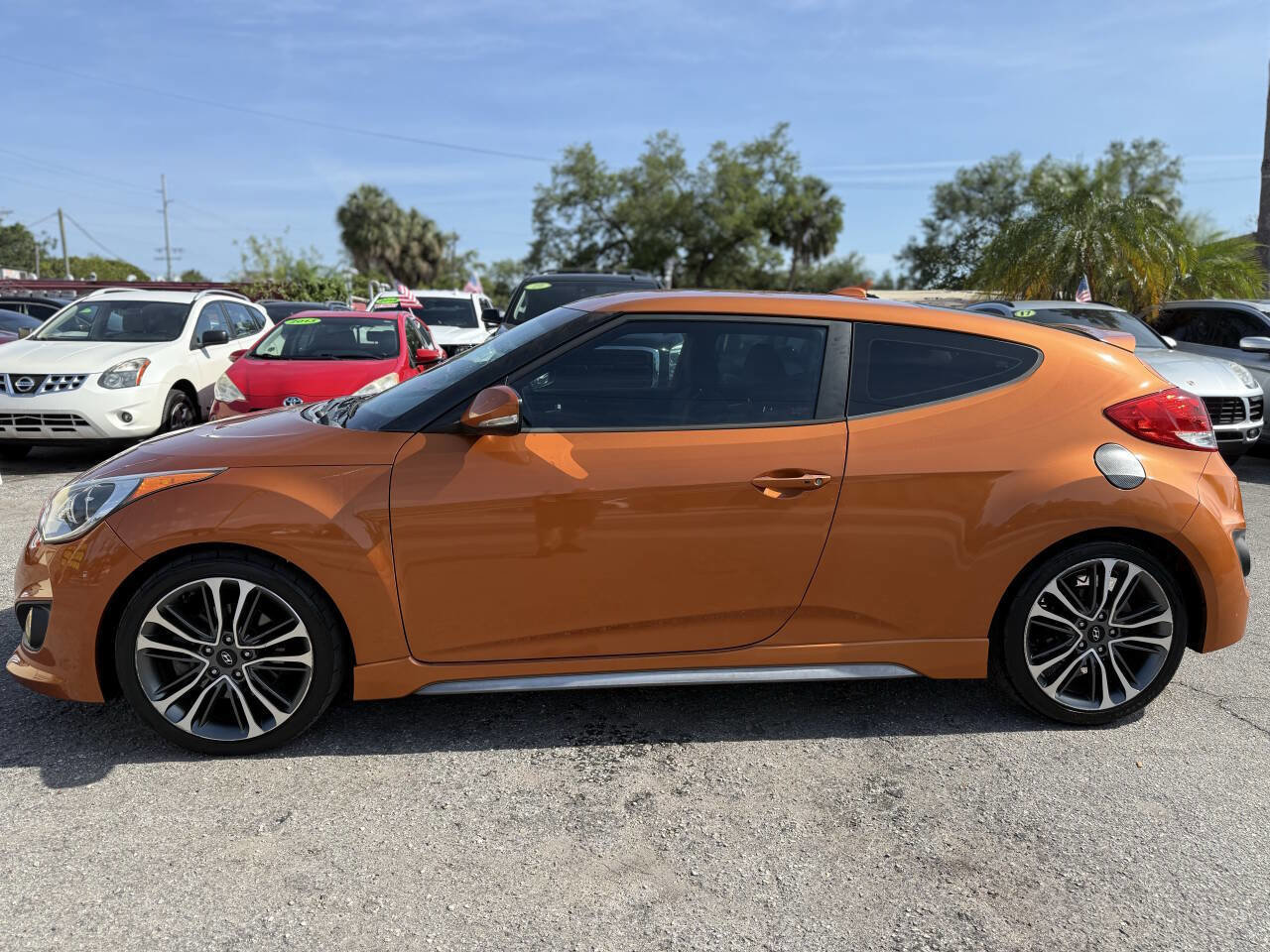 Used 2016 Hyundai Veloster Turbo FWD image 4
