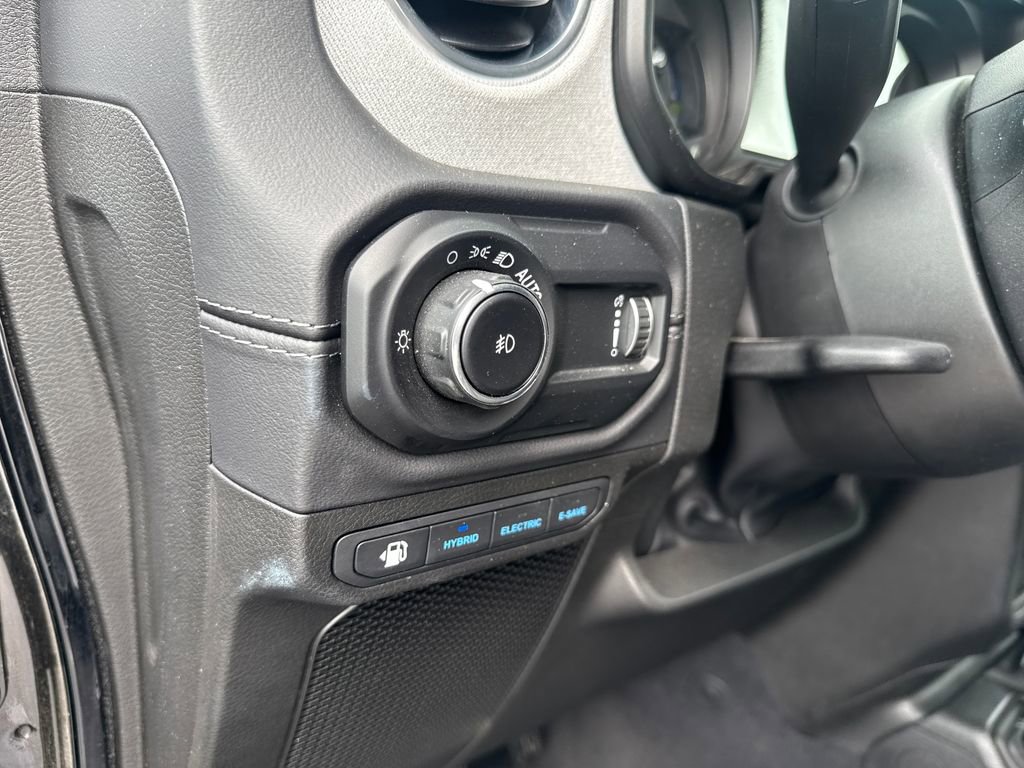 Used 2025 Jeep Wrangler Unlimited Sahara w/ Safety Group AWD/4WD image 12