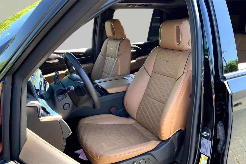 Used 2023 Cadillac Escalade Sport w/ LPO, ONYX Package image 15