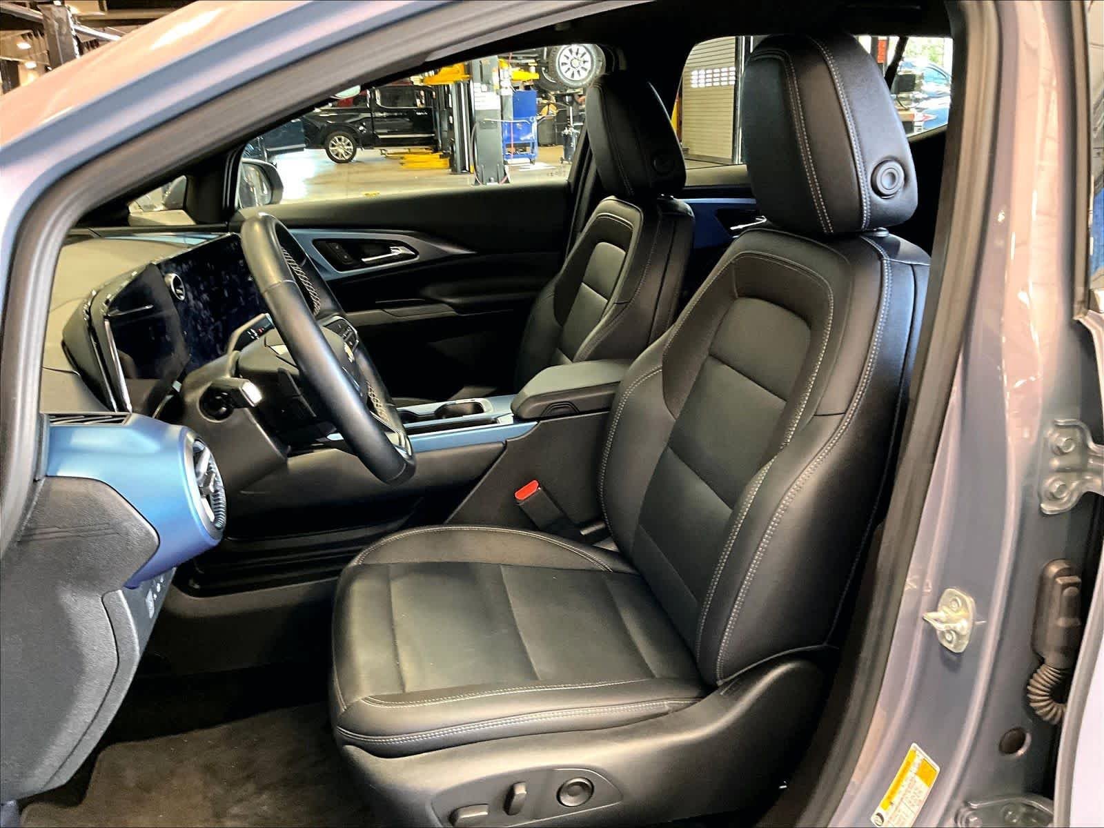 Used 2025 Chevrolet Equinox EV LT w/ Convenience Package FWD image 20