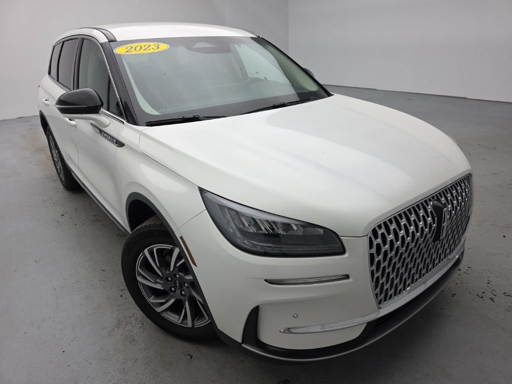 Used 2023 Lincoln Corsair AWD w/ Equipment Group 101A image 3