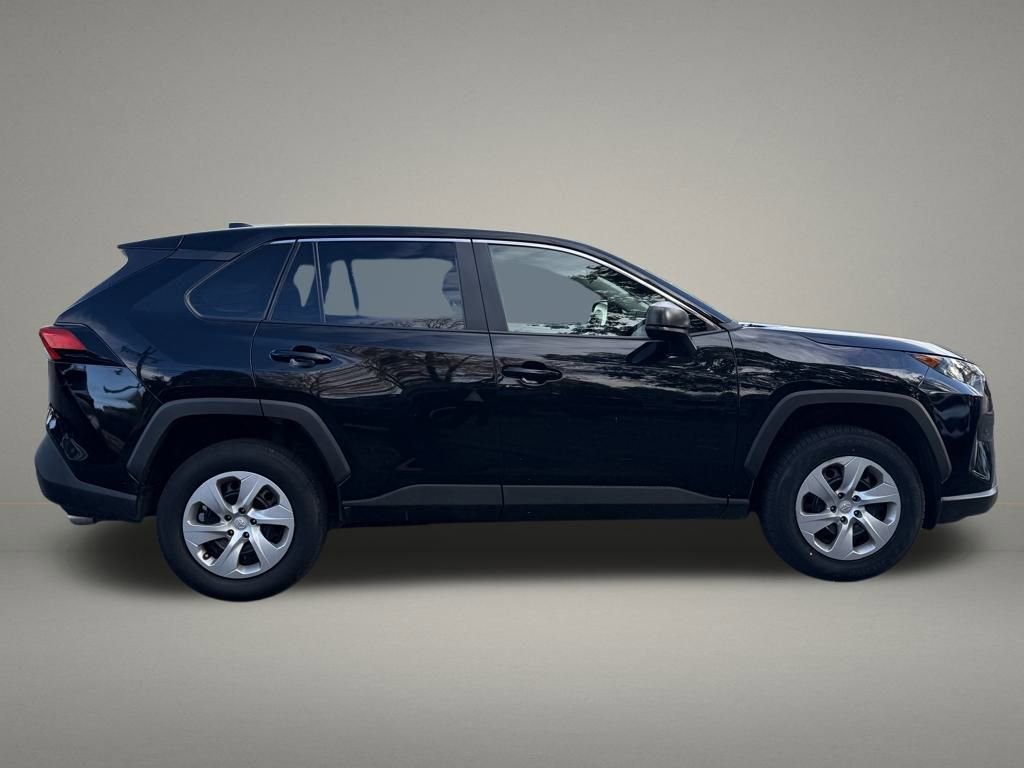 Used 2022 Toyota RAV4 LE image 6