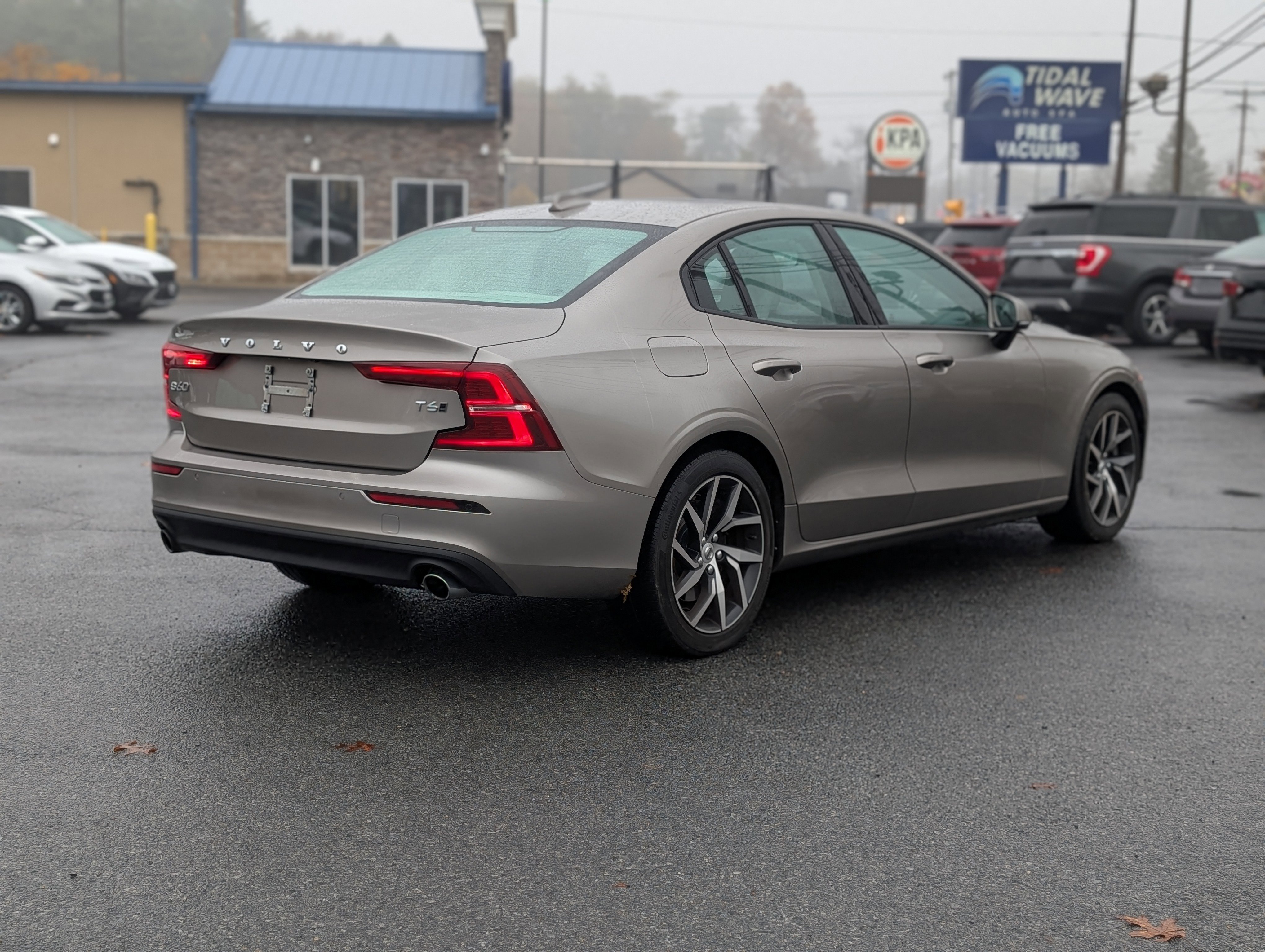 Used 2020 Volvo S60 T6 Momentum image 11