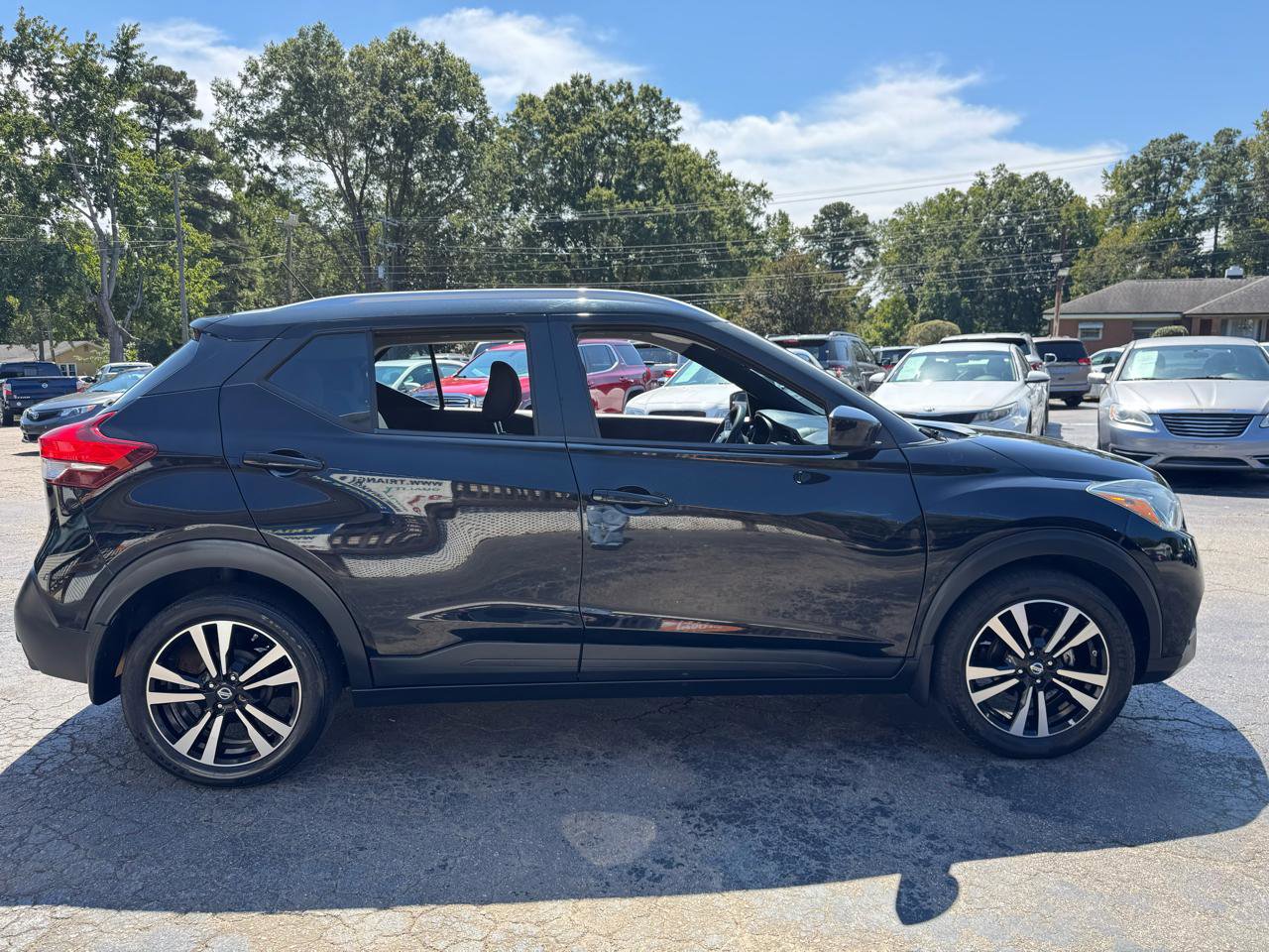 Used 2018 Nissan Kicks SV FWD image 4