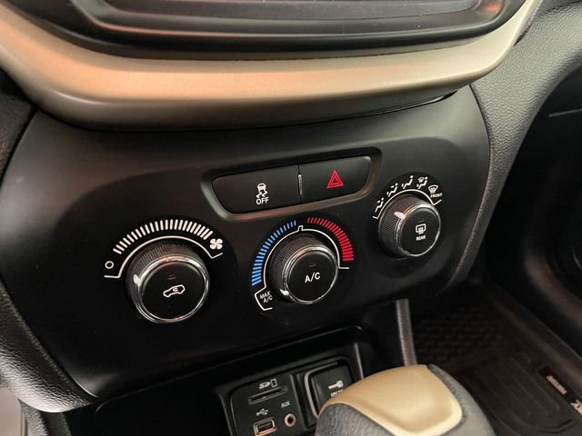 Used 2015 Jeep Cherokee Sport image 8