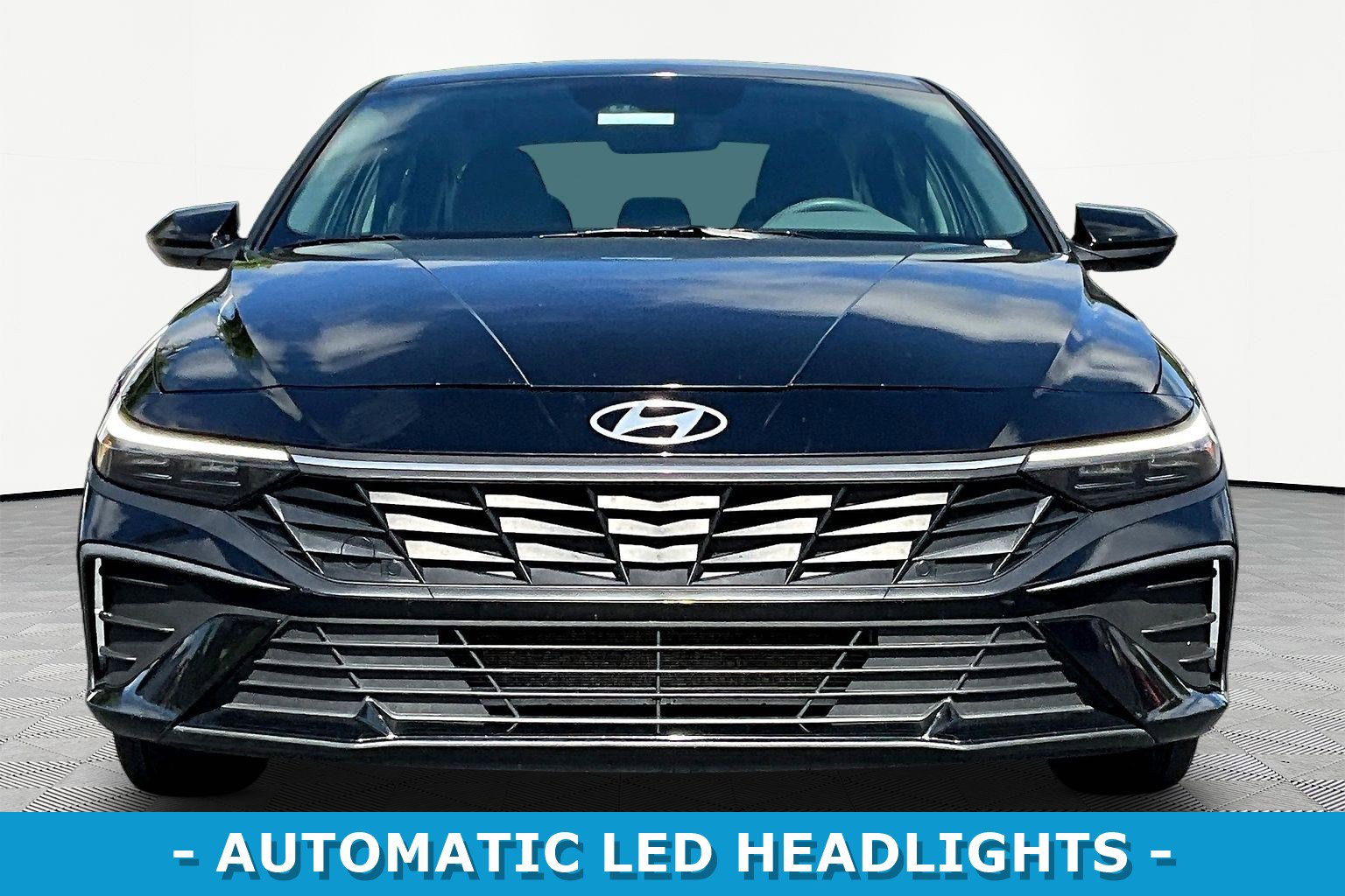 Used 2024 Hyundai Elantra SEL FWD image 2