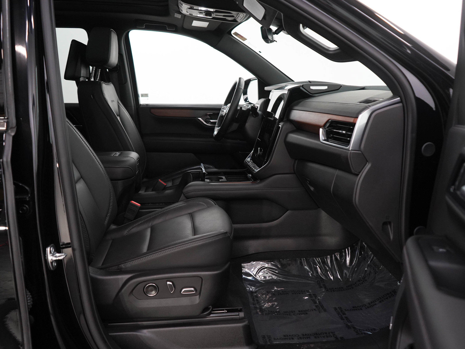 Used 2025 GMC Yukon Denali w/ Denali Reserve Package AWD/4WD image 11