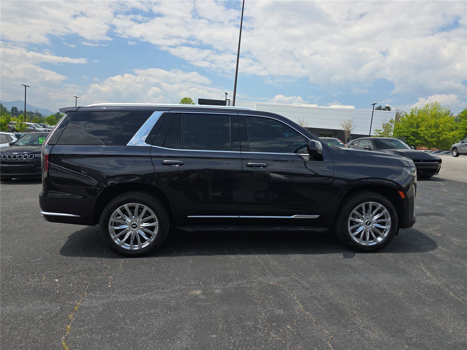 Used 2023 Cadillac Escalade Premium Luxury w/ Performance Package AWD/4WD image 2