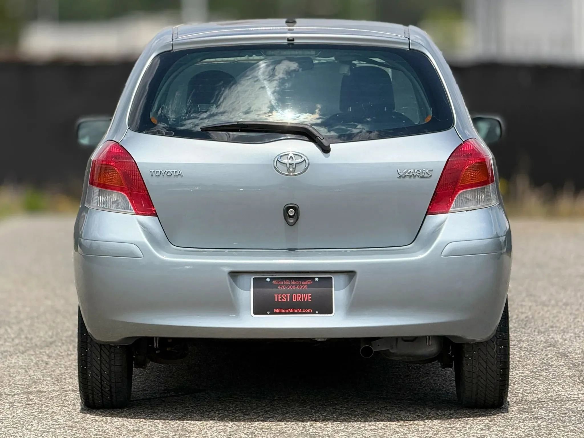 Used 2009 Toyota Yaris 2-Door Hatchback FWD image 4