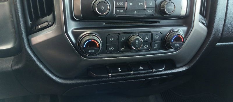 Used 2018 Chevrolet Silverado 1500 LT w/ LT Eassist Package image 18