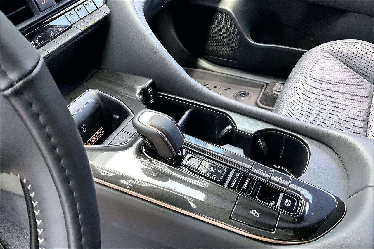 Used 2025 Toyota Crown Signia w/ Advanced Technology Package image 15