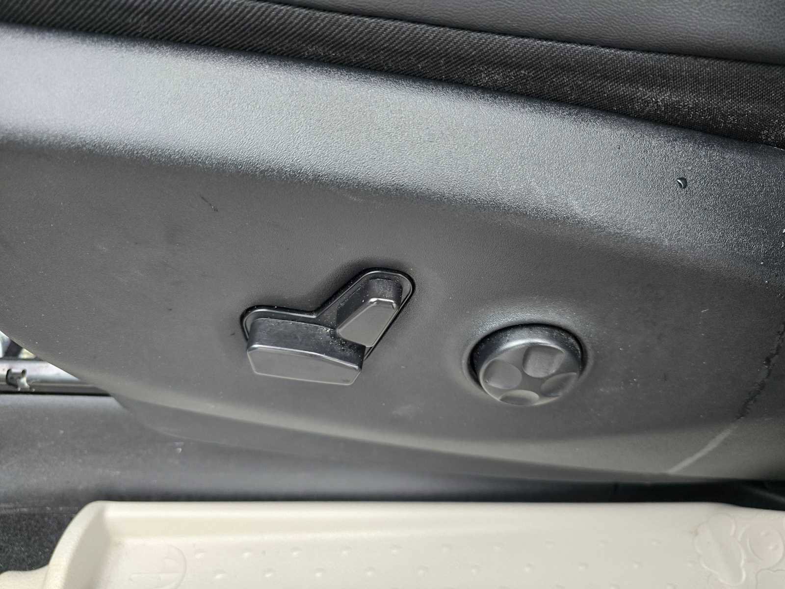 Used 2024 Chrysler Pacifica Touring-L image 23