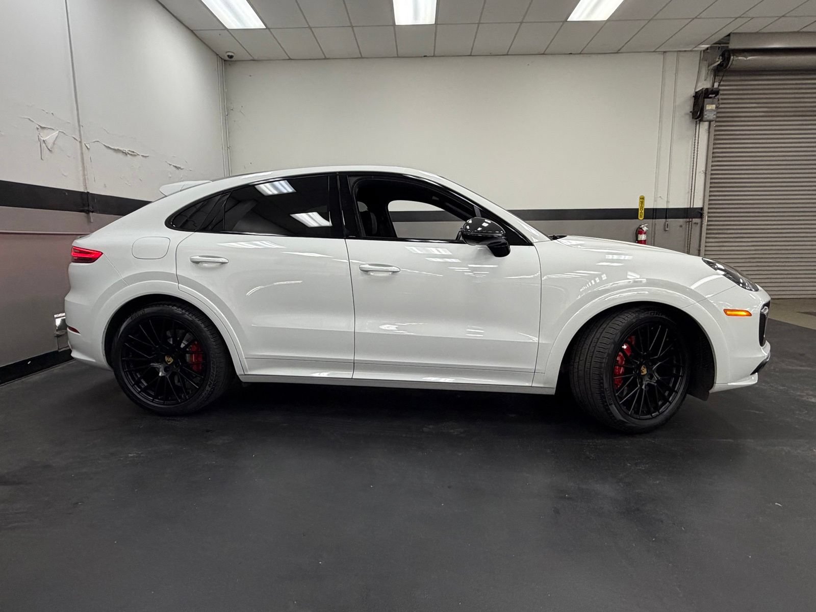 Used 2021 Porsche Cayenne GTS AWD/4WD image 3