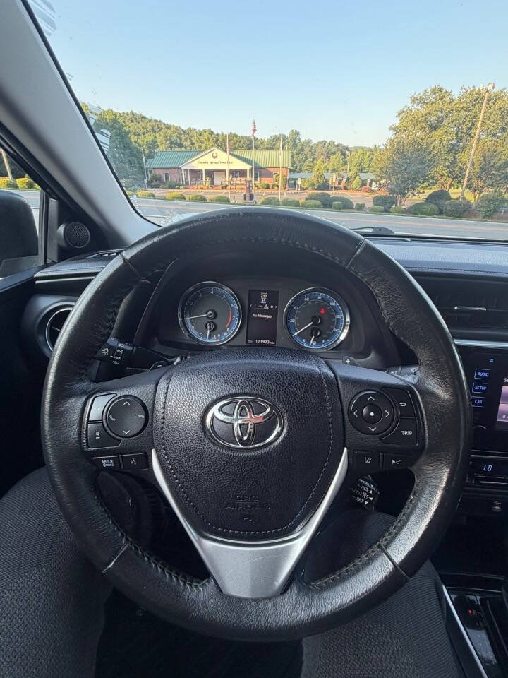 Used 2017 Toyota Corolla SE w/ Carpet Mat Package (TMS) FWD image 10
