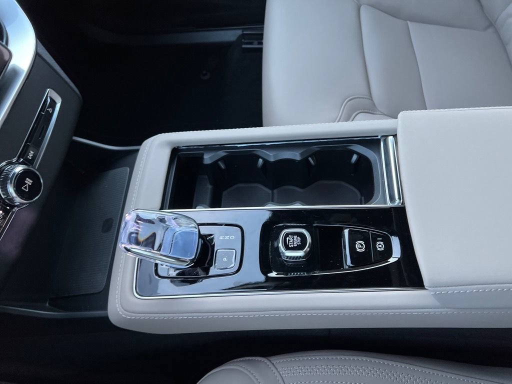 New 2026 Volvo XC90 B6 Plus w/ Protection Package Premier AWD/4WD image 19