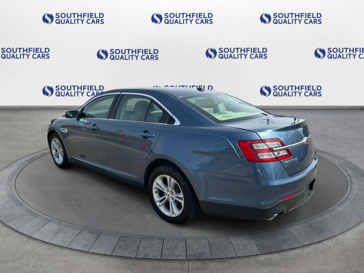 Used 2019 Ford Taurus SEL AWD/4WD image 4