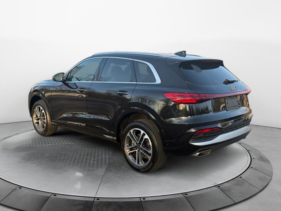Certified 2025 Audi Q5 Premium w/ Convenience Package image 5