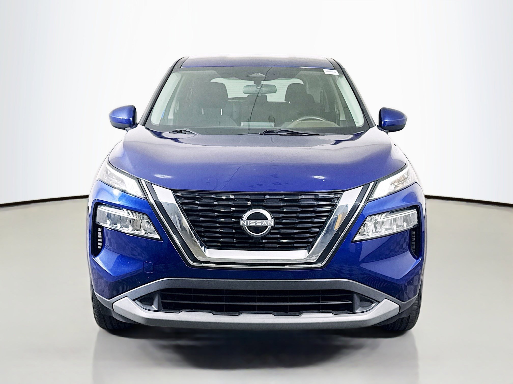 Used 2023 Nissan Rogue SV image 2