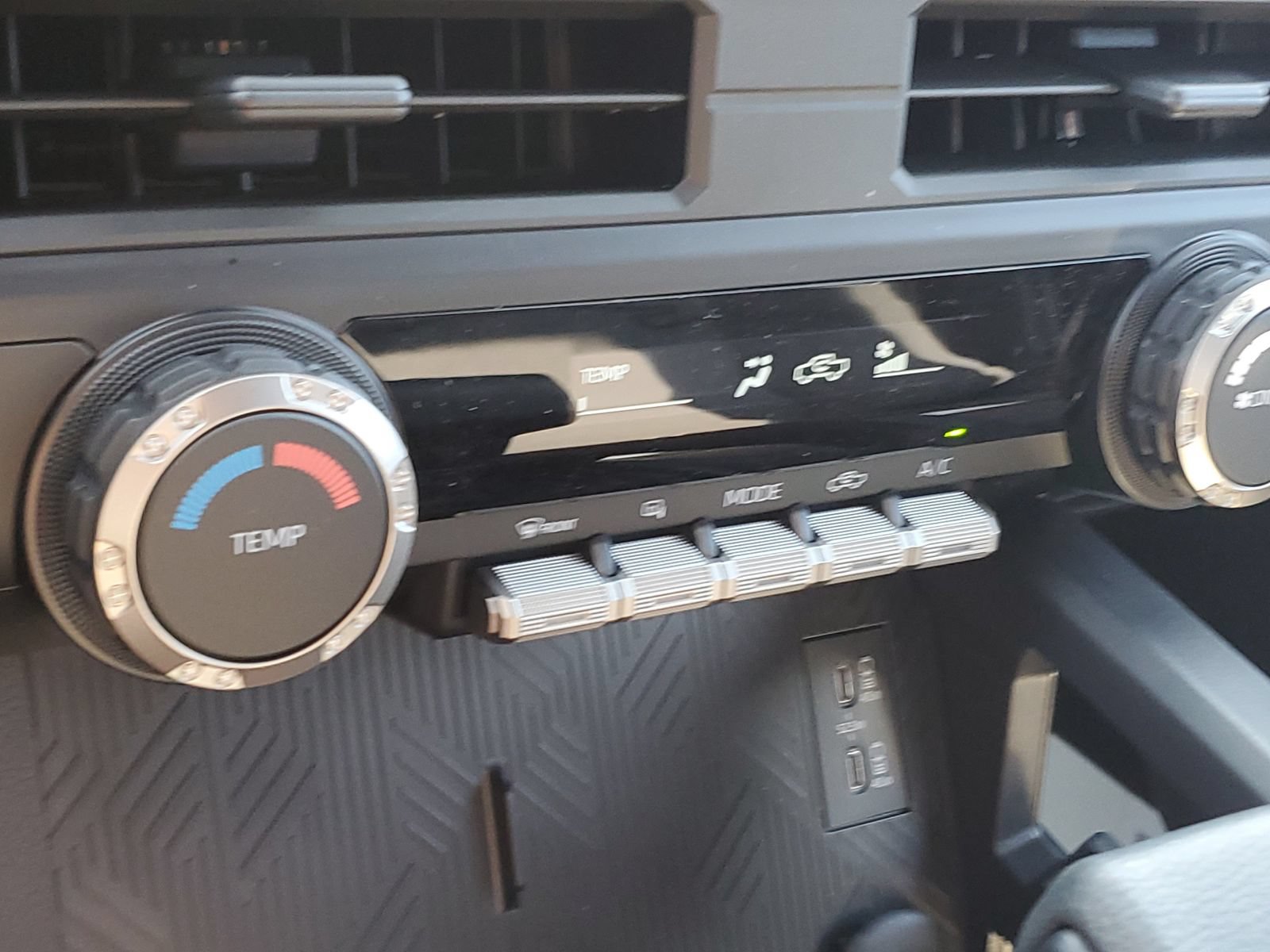 Certified 2026 Toyota Tacoma SR5 AWD/4WD image 28