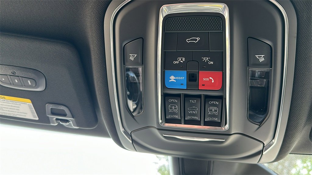 New 2025 Jeep Grand Cherokee Limited w/ Black Appearance Package image 25