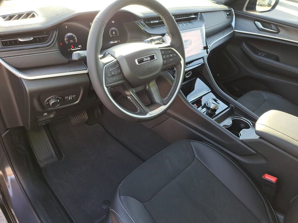 New 2026 Jeep Grand Cherokee Altitude AWD/4WD image 18