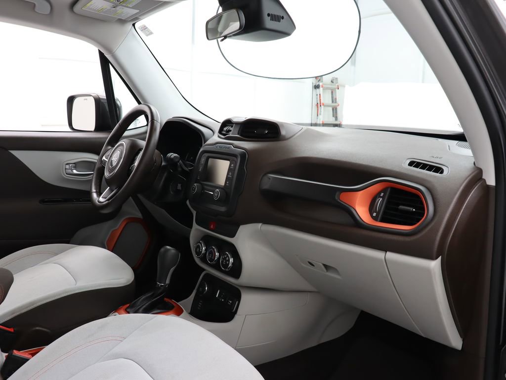 Used 2016 Jeep Renegade Latitude AWD/4WD image 27