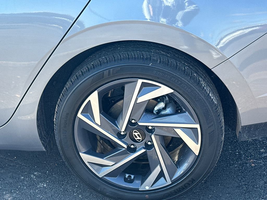 New 2025 Hyundai Elantra Sport image 19