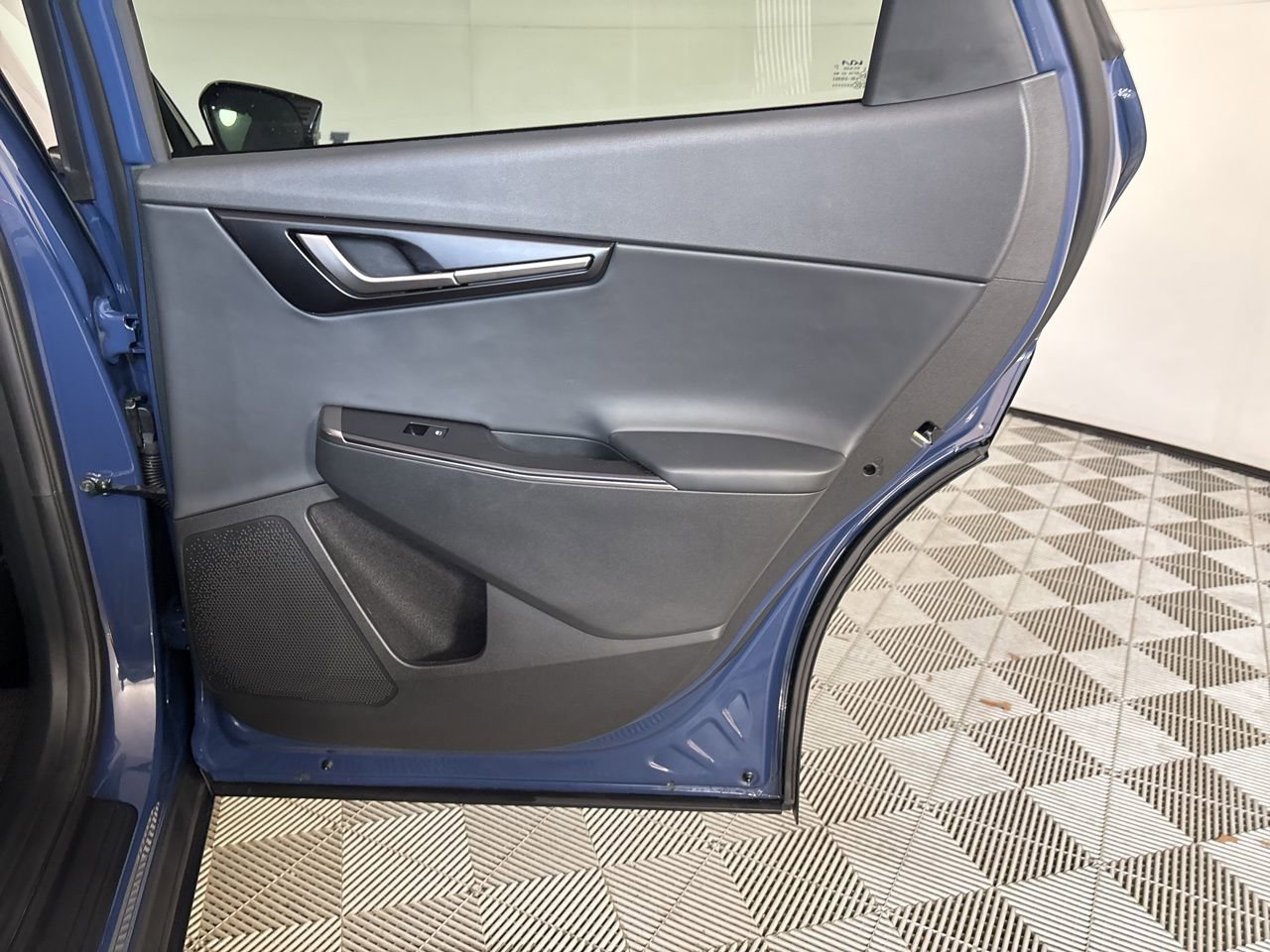 Used 2025 Kia EV6 Light w/ Light LR Technology Package image 21