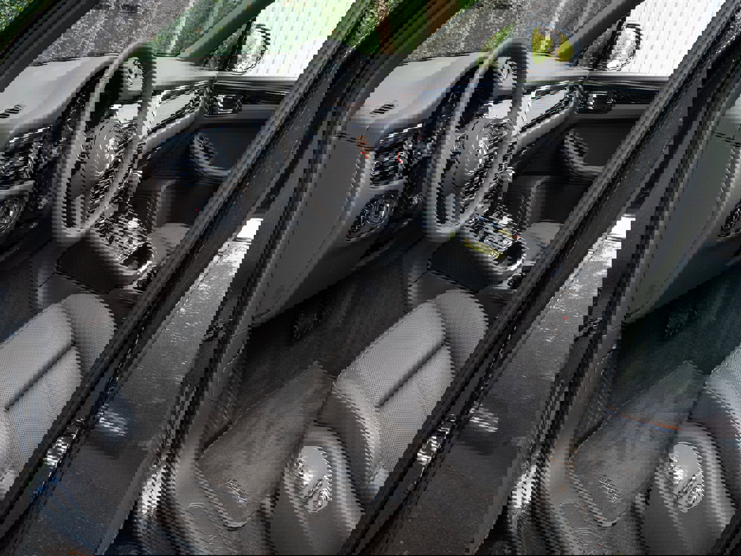 Used 2024 Porsche Macan image 4