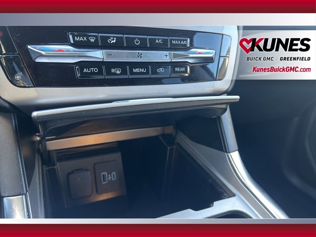 Used 2023 Ford Explorer XLT w/ Equipment Group 202A image 29