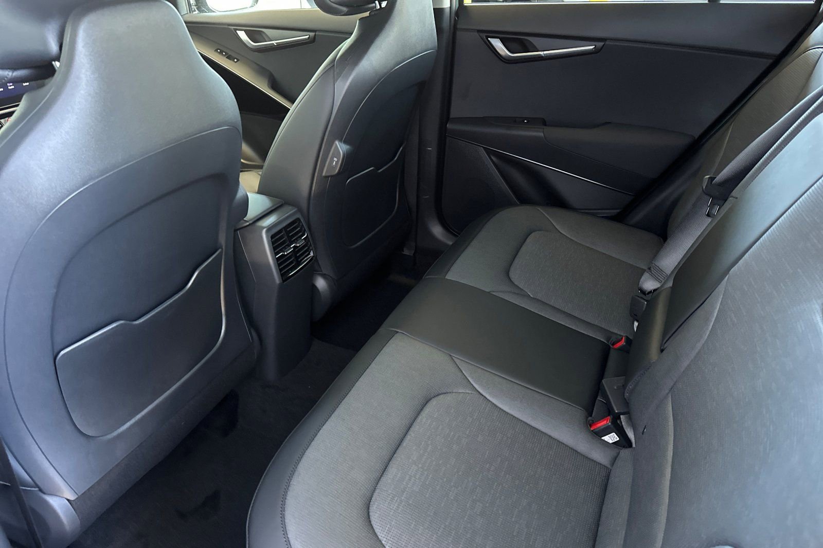 New 2026 Kia Niro FWD image 12