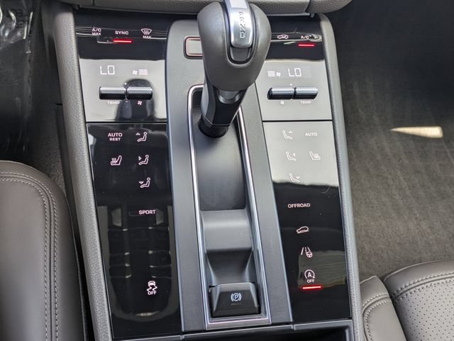 Used 2024 Porsche Macan AWD/4WD image 29
