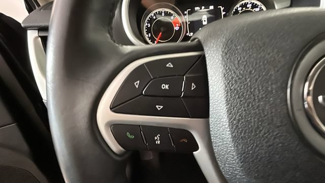 Used 2018 Jeep Cherokee Latitude Plus w/ Comfort/Convenience Group AWD/4WD image 15